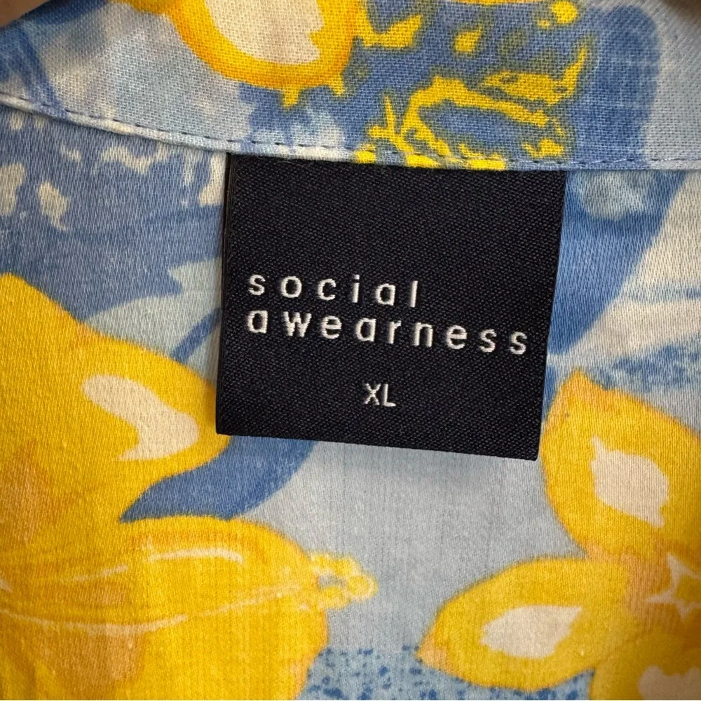 Social Awareness‎ UCLA Bruins Hawaiian Football Short Sleeve Button-Up XL #082